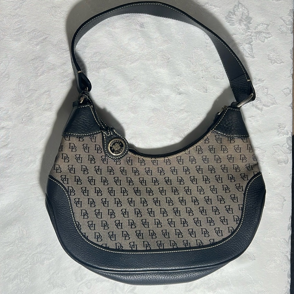Dooney & Bourke Med/Large Signature Hobo